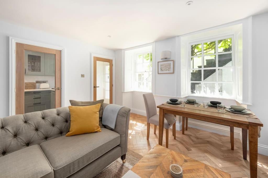 Spacious Apartment - 5 Minutes Walk To Bath Abbey Exterior foto