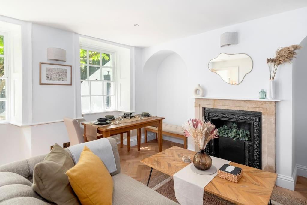 Spacious Apartment - 5 Minutes Walk To Bath Abbey Exterior foto